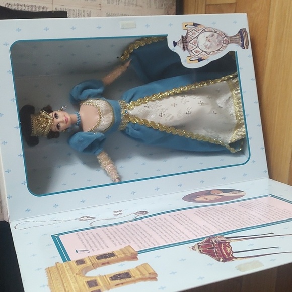 French Lady Barbie - Picture 2 of 13